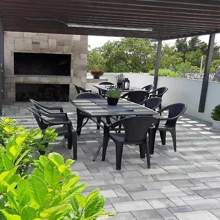 Apartman With Swimming Pool Seline, Paklenica - 25503 Starigrad-Paklenica