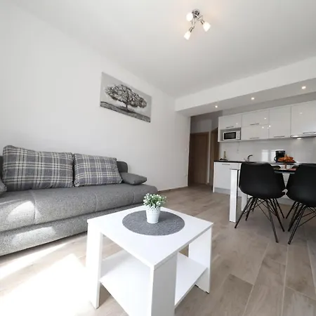 Apartamento With Swimming Pool Seline, Paklenica - 25503 Starigrad Paklenica