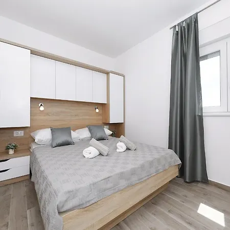 Apartman With Swimming Pool Seline, Paklenica - 25503 *