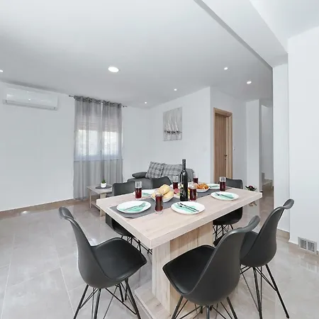 With Swimming Pool Seline, Paklenica - 25503 דירה