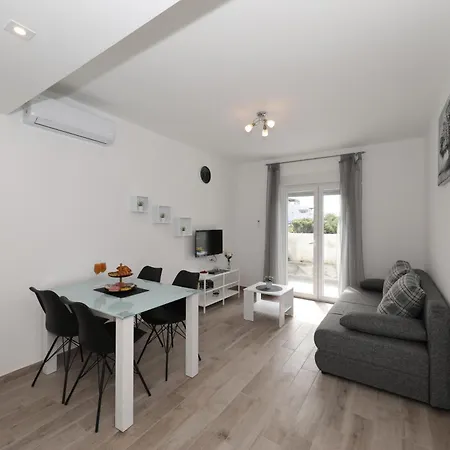 דירה With Swimming Pool Seline, Paklenica - 25503